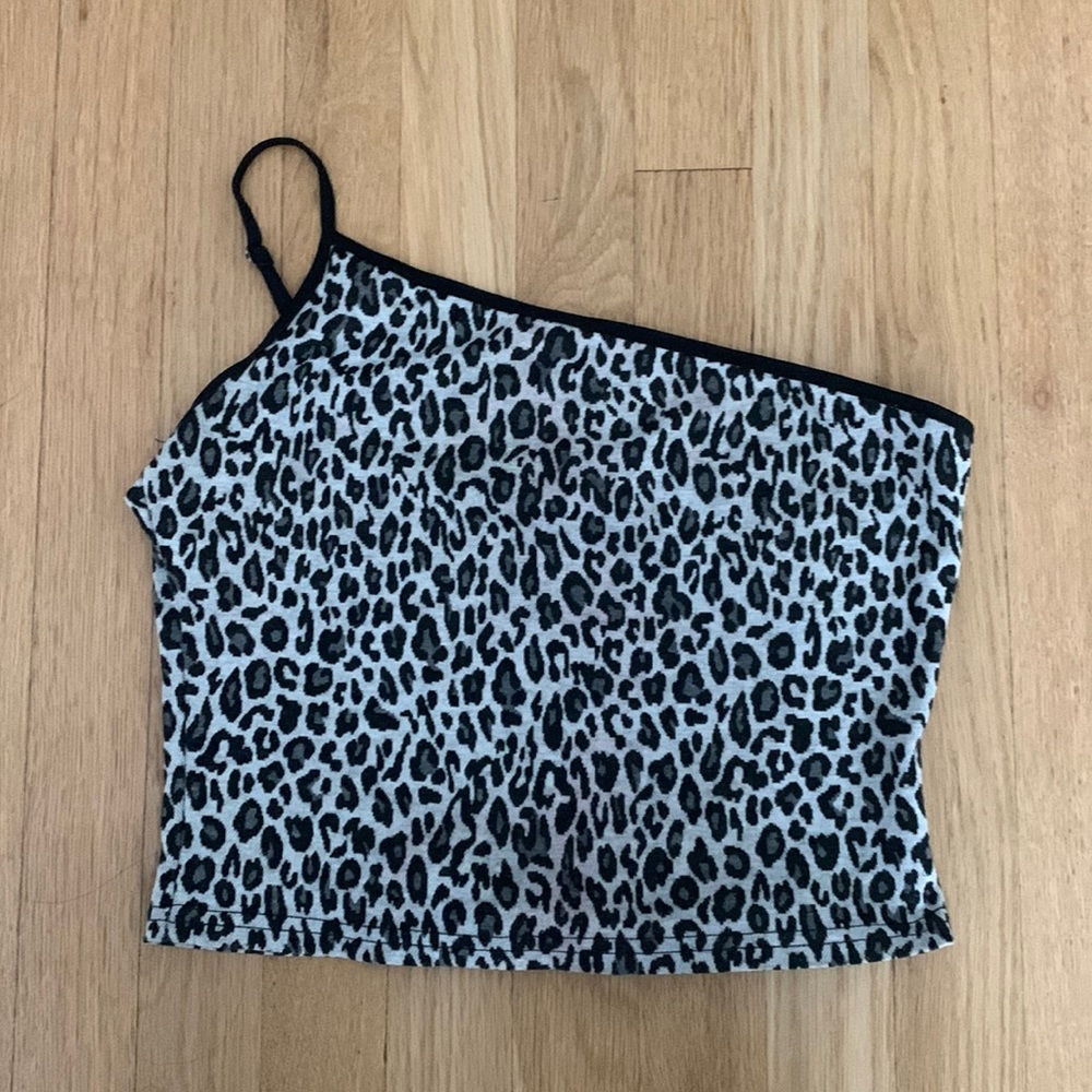 One shoulder cheetah going out top